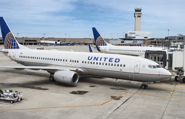 United Airlines apologizes after disabled man crawls off flight