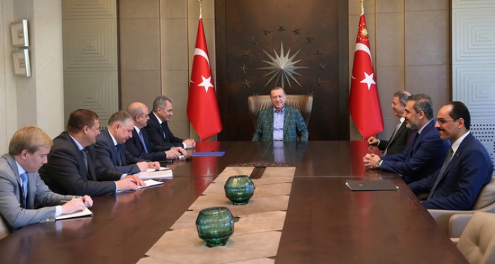 أردوغان يلتقي وزير الدفاع الروسي في إسطنبول
