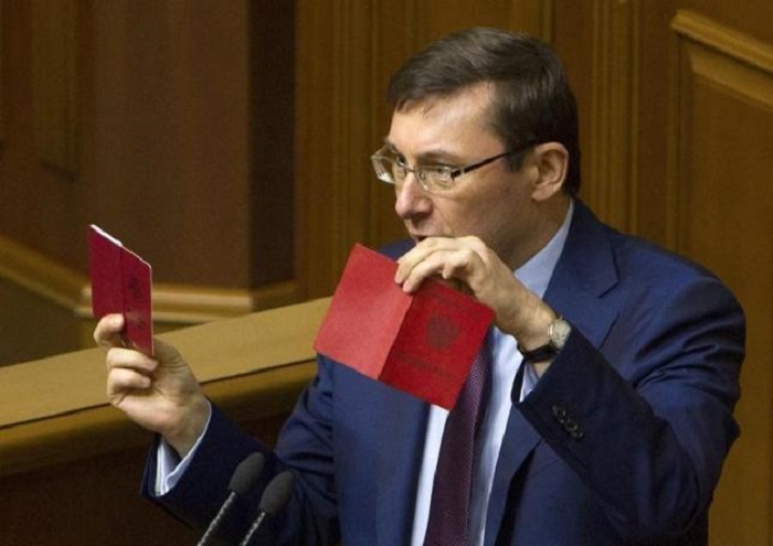 Ukrainian MPs clear path for Poroshenko ally to become top prosecutor