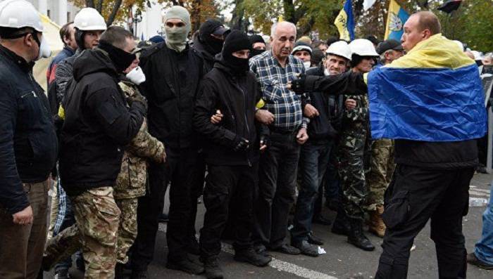 Kiyevdə Saakaşvili tərəfdarları ilə polis arasında qarşıdurma
