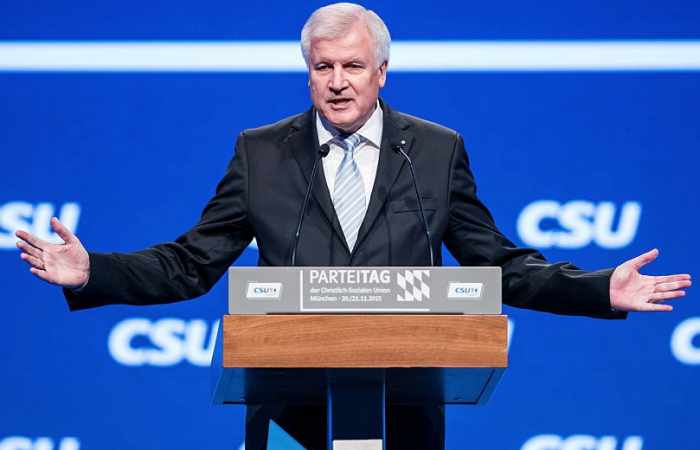 Spitzenkandidatur: Seehofer lässt sich von der CSU zum Weitermachen bitten