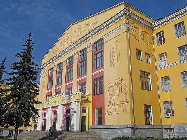 Nachitschewanische Staatsuniversität hat einen Vetrtag über Zusammenarbeit mit der russischen Hochschule unterschrieben