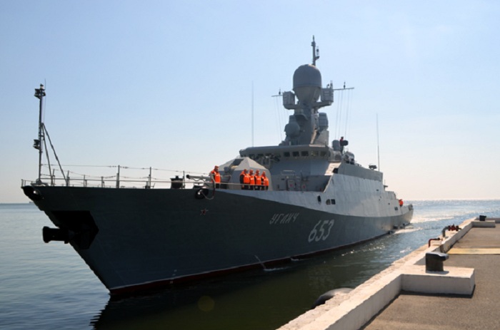 Rusiyanın hərbi gəmisi Bakıda - FOTO