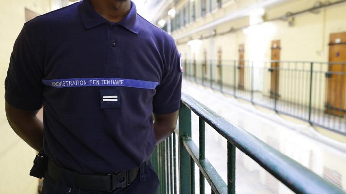 Valls veut bâtir 33 nouvelles prisons