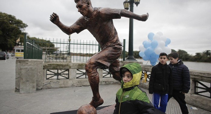 Mutilan y decapitan la estatua de Messi en Buenos Aires 