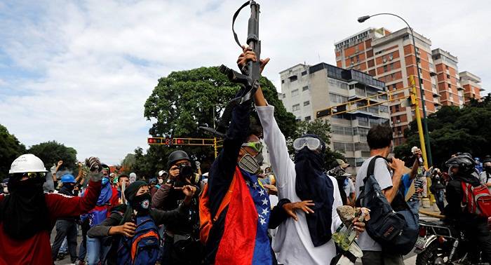 La oposición convoca una marcha de "Los Libertadores" hacia los cuarteles venezolanos