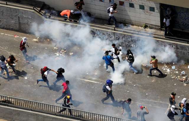 Venezuelans again take to streets as death toll jumps to 37