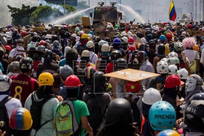 La violencia se cobra otra vida en Venezuela tras 40 días de protestas