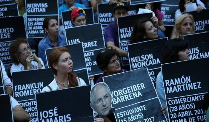Venezolanos se concentran en Caracas para rendir tributo a víctimas de protestas