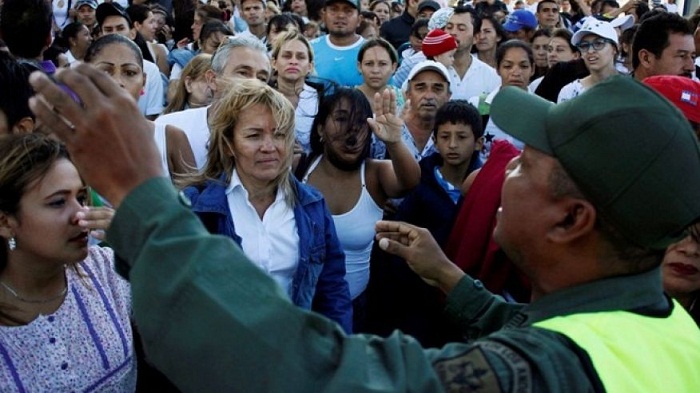 Thousands of Venezuelans enter Colombia for food, medicine 