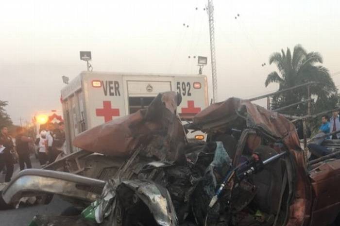 Saldo de 8 personas muertas deja accidente de carretera Veracruz-Xalapa