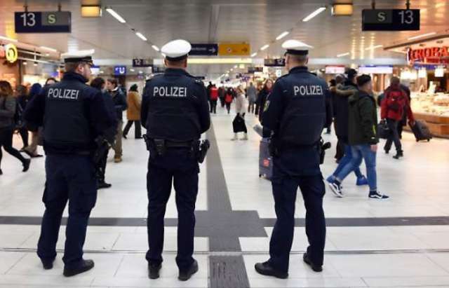 Unbekannter verletzt Mann schwer