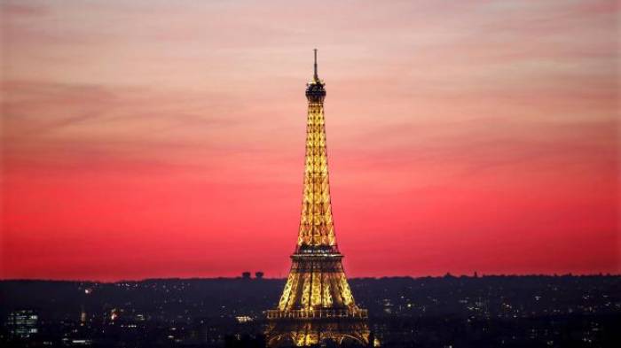 Paris : la tour Eiffel organise une fête pour célébrer le 300 millionième visiteur