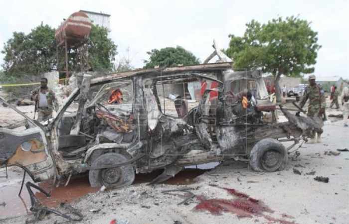 El Gobierno aumenta a 13 los muertos en un ataque contra buna ase militar en Somalia