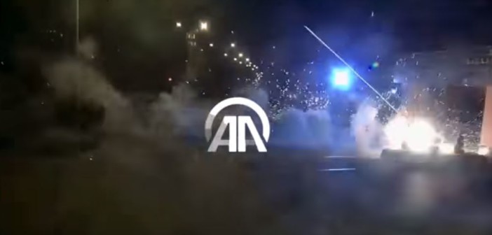 Video: Moment als Kampfhubschrauber türkischen Geheimdienst angreift