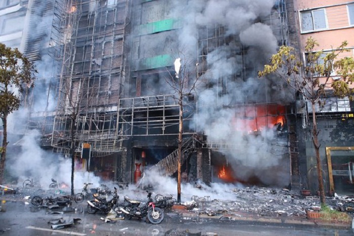 Vietnam: 13 morts dans l`incendie d`un bar
