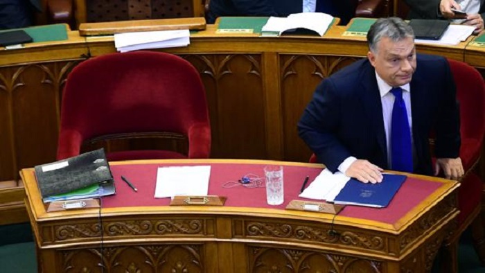 Orban cambiará la Constitución para que no entren refugiados