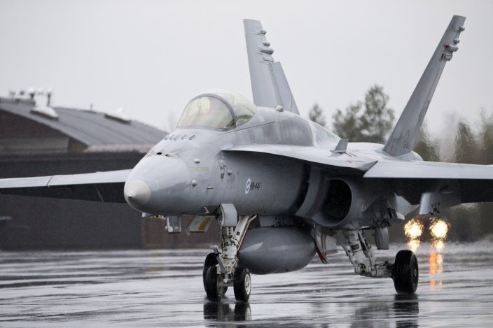Estonia says Russian plane violated airspace, Russia denies