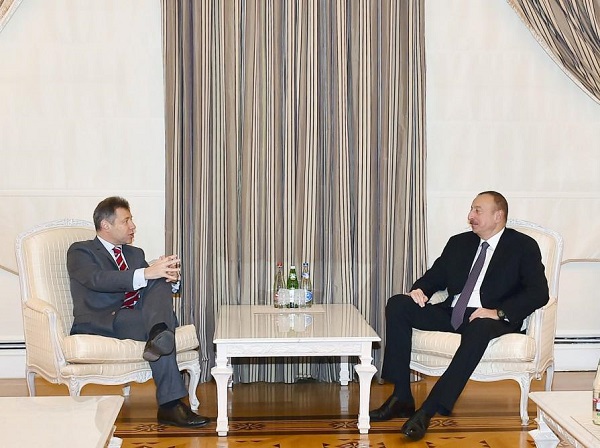 Ilham Aliyev acoge al copresidente francés del Grupo Minsk de la OSCE