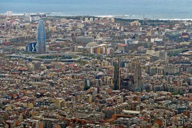 La alcaldesa de París subraya que la libertad siempre será la marca de Barcelona