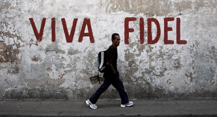 Cubanos expectantes para rendir tributo a Fidel Castro 