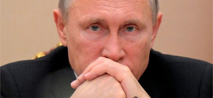 Putin critica resolución europea contra medios rusos