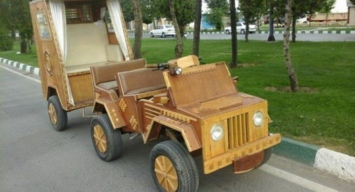 Une voiture en bois inventée en Iran