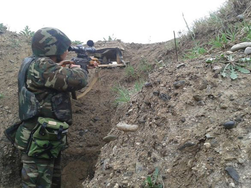 Un soldat azerbaïdjanais blessé dans la bataille avec les forces armées arméniennes