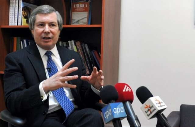 Warlick urges to reject use of mortars in Karabakh