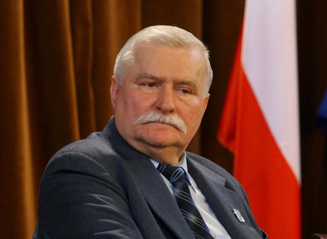 Ex-président polonais Walesa `regrets` il n`est pas juif