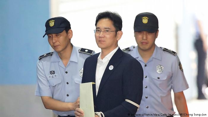 الحكم بالسجن خمس سنوات على وريث إمبراطورية سامسونغ بتهمة الفساد
