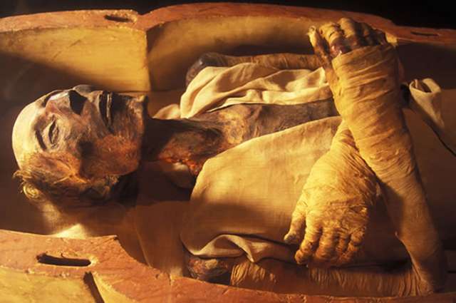 Paris expo resurrects ancient Egypt