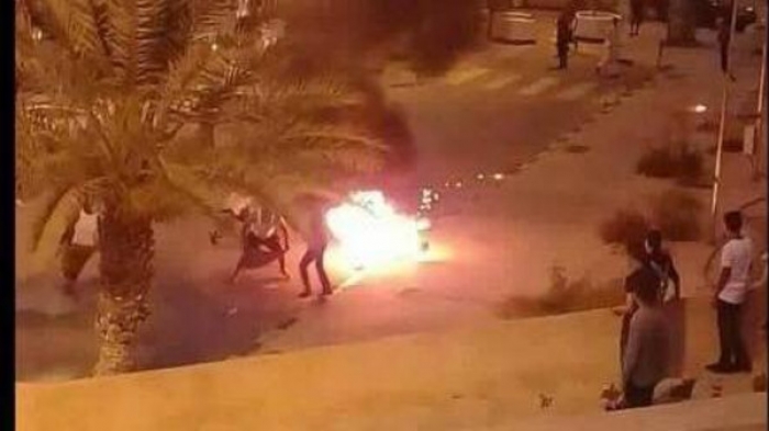 بالفيديو.. مواطن ليبي يحرق نفسه والسبب.. الفقر