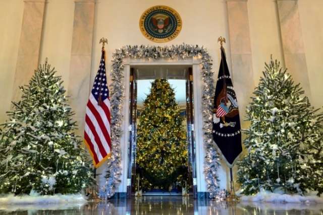 White House reveals 2017 Christmas decorations
