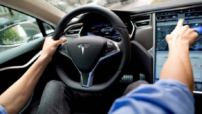 Tesla-Autopilot gefährdet angeblich den Verkehr