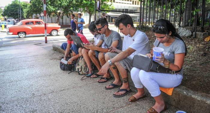 ¿Te conectaste a una red pública de wifi? Podrías estar obligado a lavar baños