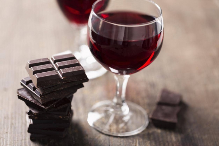 Chemical found in red wine and dark chocolate rejuvenates cells, study finds
