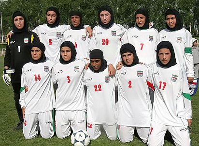 İranda 4 `qadın` futbolçu kişi çıxdı