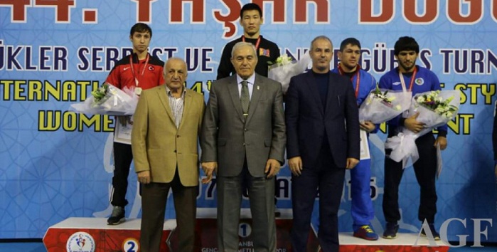 Azerbaijani wrestlers win 8 medals in Istanbul