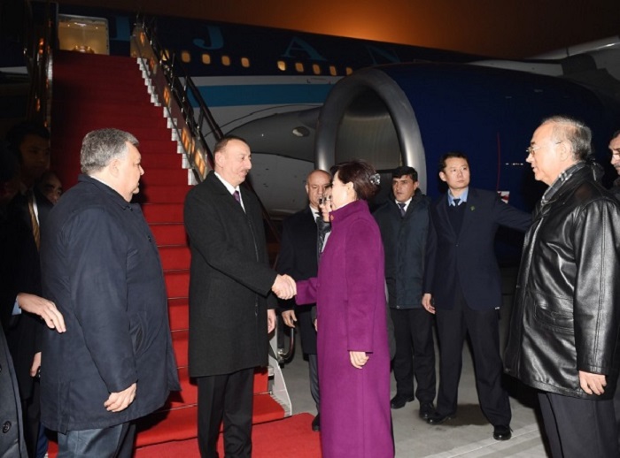 Präsident der Republik Aserbaidschan ist zu einem Staatsbesuch in der Volksrepublik China eingetroffen