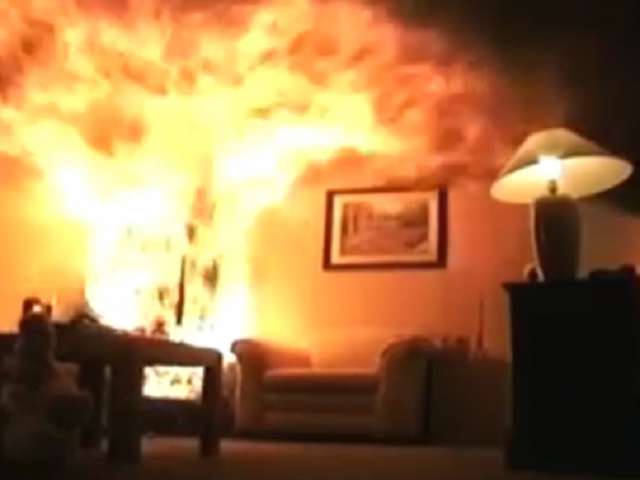 Video shows Christmas tree fire destroy living room in under a minute - VIDEO