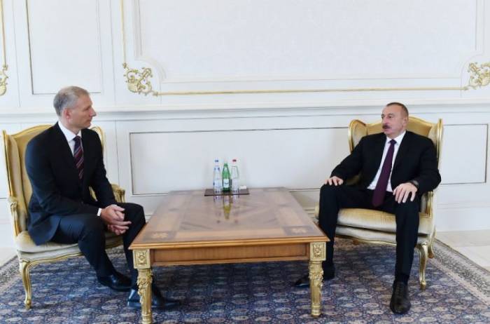 Ilham Aliyev recibe las cartas credenciales de Yankauska