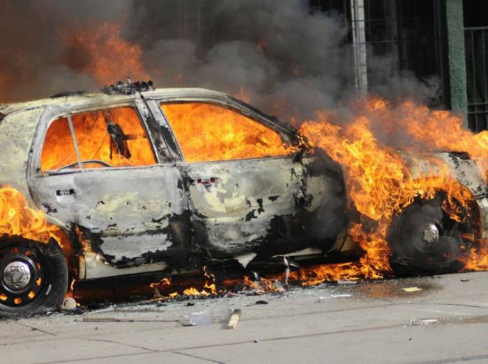 Bakıda "Opel" külə döndü