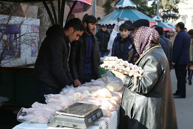 Gəncədə yumurta 10 qəpik, un isə 21 manatdır