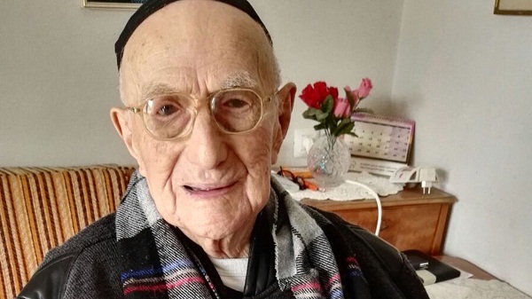 Le plus vieil homme du monde serait un survivant d`Auschwitz