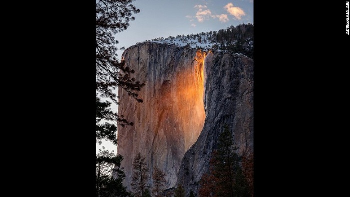 `Firefall` optical illusion lights up Yosemite National Park