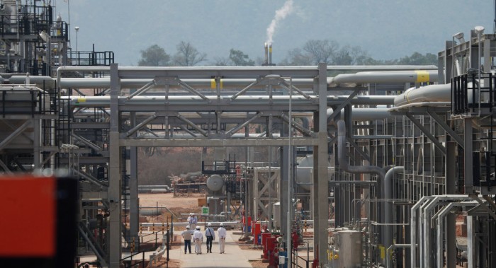 Boliviana YPFB y española Repsol prevén firmar millonaria inversión petrolera 