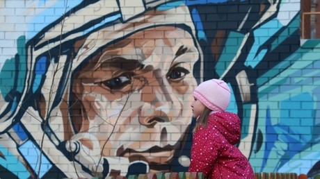 Inauguran en Buenos Aires un busto del primer cosmonauta ruso, Yuri Gagarin