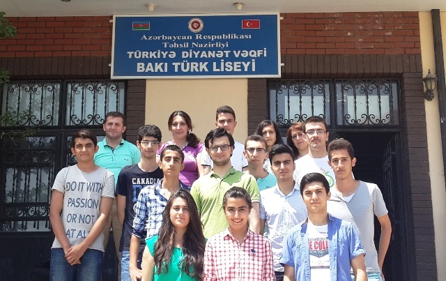 Bir sinifdən 3 məzun 700 bal topladı