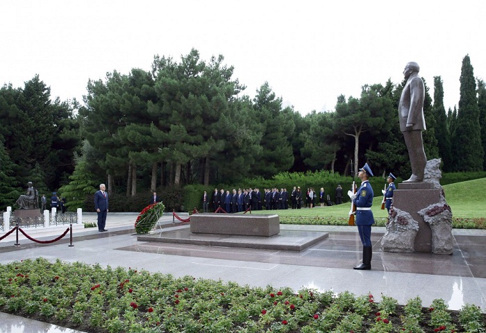 Le Premier ministre turc a rendu hommage à la mémoire du leader national Heydar Aliyev